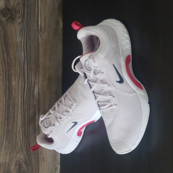 New Nike Womens Renew In Season Training Sneakers Size 8 Gym Workout Casual Shoe - Picture 2 of 10